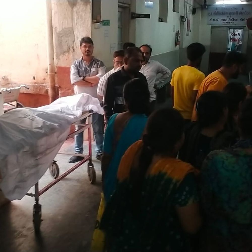 જામનગર નજીક વોટરપાર્કમાં 14 વર્ષીય કિશોરનું ડૂબવાથી મોત:શનિ-રવિની મજા માણવા ગયેલા પરિવારનો દીકરો સ્વિમિંગ પુલમાં ડૂબ્યો, પિતા કમાણી કરવા કુવૈત ગયા
