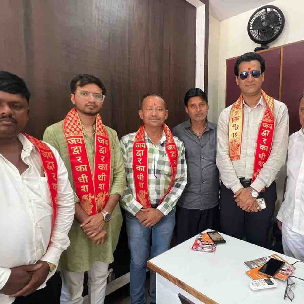 દ્વારકામાં ભાજપનું જનસંપર્ક અભિયાન:જિલ્લા ભાજપ પ્રમુખે શહેરના વિવિધ ઘરોની મુલાકાત લીધી, સરકારની યોજનાઓની માહિતી આપી