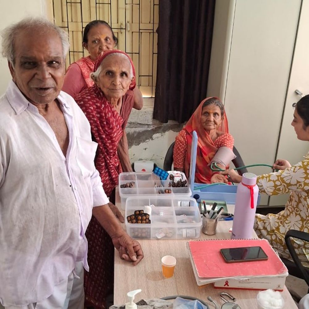આદરીયાણા PHC હેઠળના ગામોમાં પોર્ટેબલ X-Ray કેમ્પ:100 દિવસના અભિયાનને ગ્રામજનોનો સારો પ્રતિસાદ મળ્યો