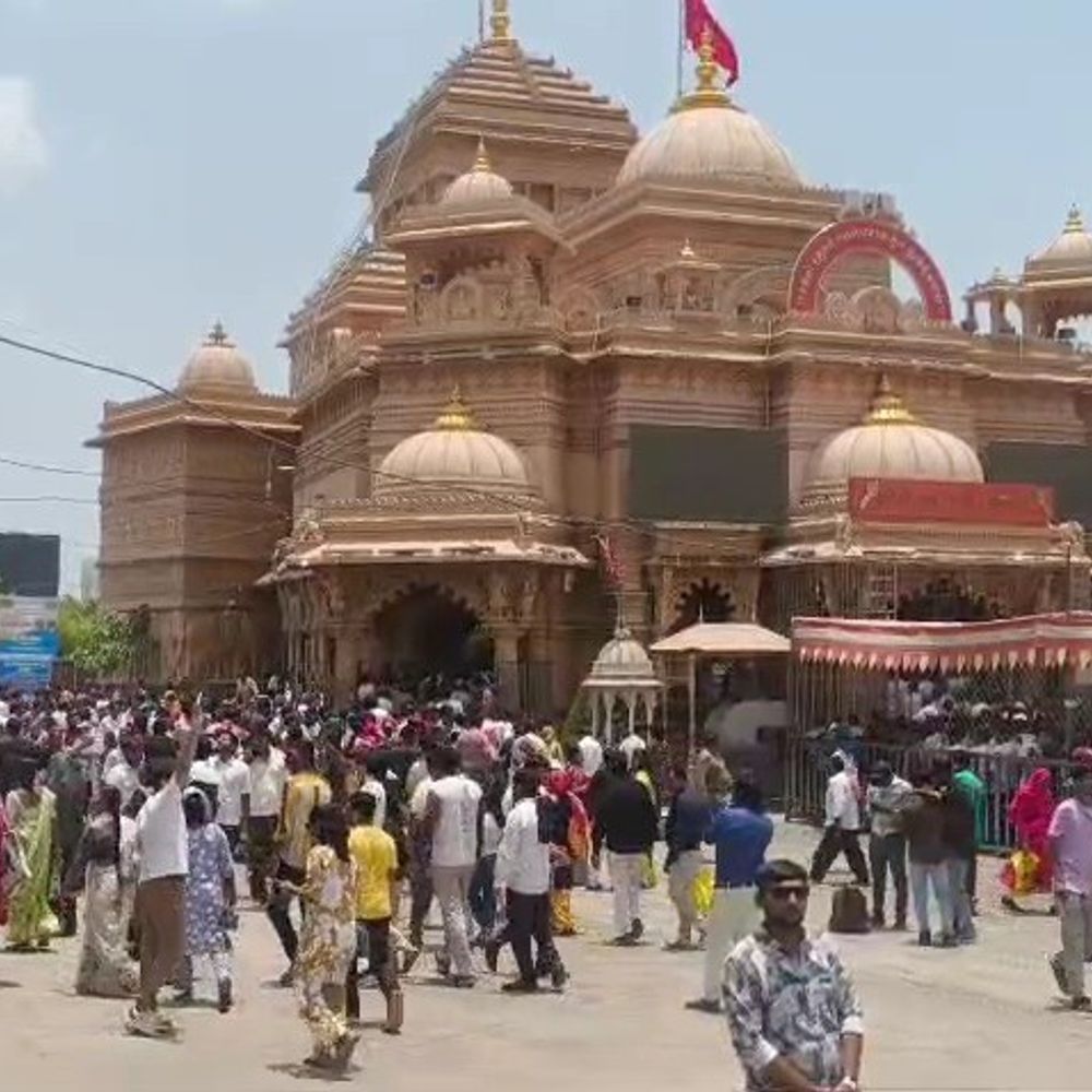 સાળંગપુર મંદિર કોપીરાઈટ-ટ્રેડમાર્ક નિર્ણયનો વિવાદ:ભક્તોએ ઓનલાઈન છેતરપિંડી રોકવા યોગ્ય ગણાવ્યો, હજારો ભક્તો સાળંગપુર ધામમાં દાદાના દર્શને