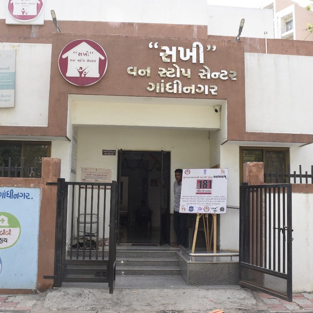 નારી સુરક્ષા અને સ્વાભિમાનની મિસાલ:ગાંધીનગરનું સખી વન સ્ટોપ સેન્ટર એક હજારથી વધુ મહિલાઓનો સહારો બન્યું, મુશ્કેલ સમયમાં આશ્રય આપી સહાય કરી