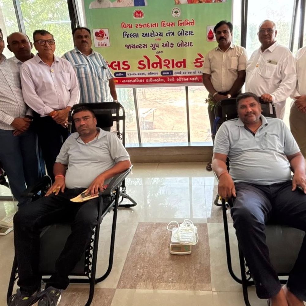 બોટાદમાં વિશ્વ રક્તદાતા દિવસે બ્લડ ડોનેશન કેમ્પ યોજાયો:જાયન્ટ્સ ગ્રુપ અને આરોગ્ય તંત્રના સહયોગથી આયોજન, 33 બોટલ રક્ત એકત્ર