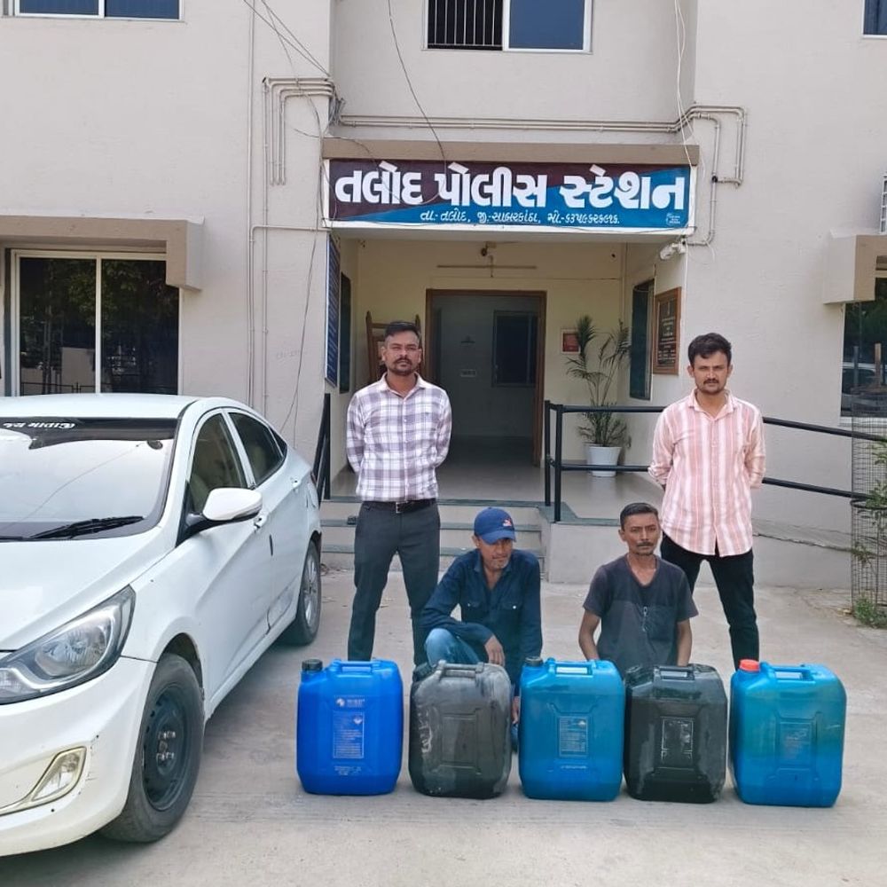 તલોદ પોલીસે ડીઝલ ચોરીના બે આરોપી ઝડપ્યા:અમદાવાદથી કાર અને ચોરીના ડીઝલ સાથે ધરપકડ;ટ્રકની ડીઝલ ટાંકીનું લોક તોડી 225 લિટર ચોરીનો આરોપ