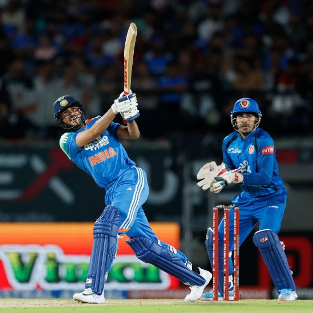 IND-AFG રોમાંચ સ્થિતિમાં, 21 બોલમાં 19 રન જોઈએ:ભારતના રોહિત, ઈશાન કિશન પછી શ્રેયસ અય્યર આઉટ; કેપ્ટન ગિલ સાથે રાહુલ ક્રિઝ પર