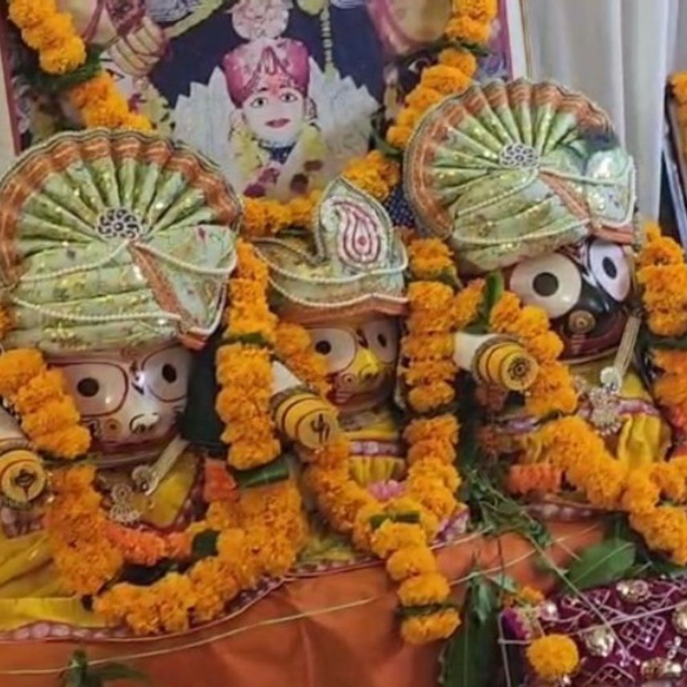 રથયાત્રાની એક માસ અગાઉ તૈયારી નો શુભારંભ:ભગવાન જગન્નાથજીની 41મી રથયાત્રાને લઈને પરિમલ ચોક ખાતે રથયાત્રા કાર્યાલયનો ઉદ્ઘાટન સંતો-મહંતોના હસ્તે કરાયું