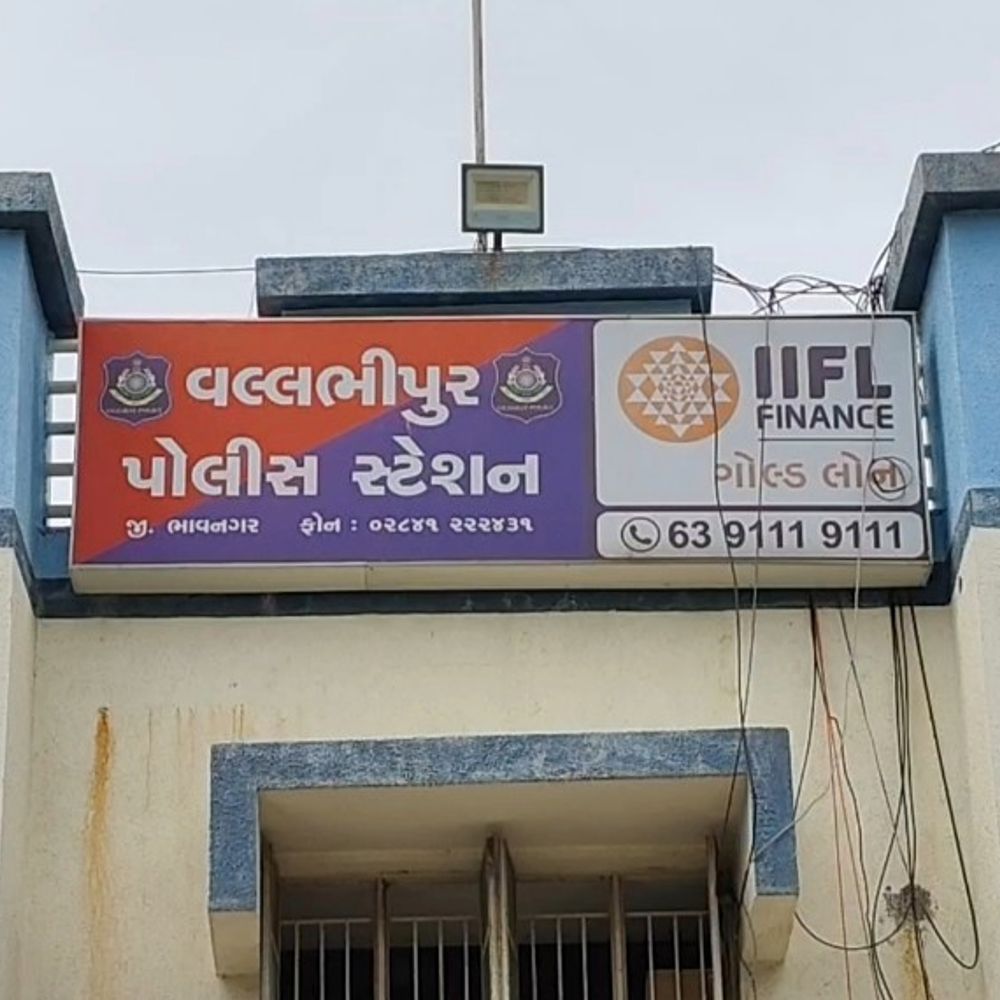 વલ્લભીપુરના દરેડમાં ઉપસરપંચ સહિત 4 શખસનો ખેડૂત પર હુમલો:ધોકા લઈ ઘરમાં ઘૂસી માર માર્યો, માતાને પણ પતાવી દેવાની ધમકી આપી; ગુનો દાખલ