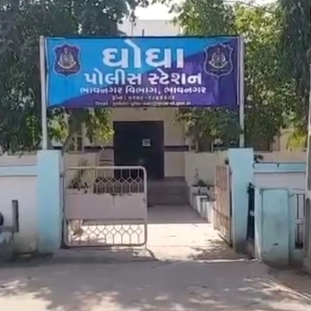 ઘોઘાના કંટાળા ગામે રસ્તા બાબતે દંપતી સહિત 5 શખ્સોનો હુમલો:વાડીએથી પરત ફરતા યુવક અને વૃદ્ધ દાદાને ધોકા-પાઈપ વડે માર માર્યો
