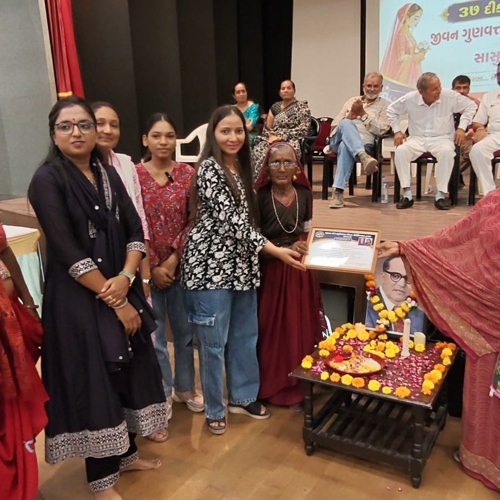 શ્વાસ ટ્રસ્ટ દ્વારા જીવન ગુણવત્તા અને સંસ્કાર સેમિનાર:37 નવદંપતી અને 18 આદર્શ સાસુ-વહુ જોડીઓનું સન્માન કરાયું
