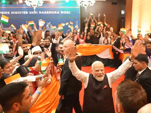 PM મોદી સ્લોવાકિયા પહોંચ્યા: પરંપરાગત બ્રેડ-મીઠું થી સ્વાગત