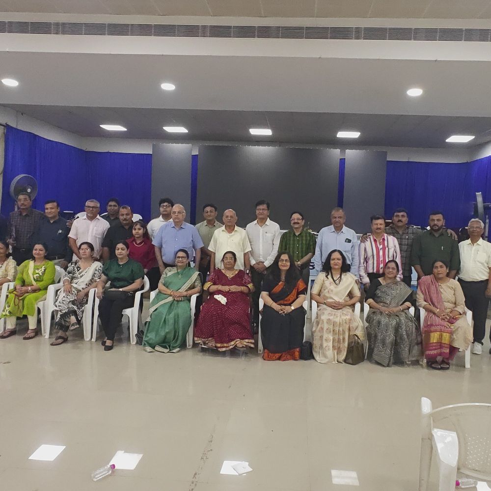 વેરાવળ મર્કન્ટાઇલ બેંકે રક્તદાન કેમ્પ યોજ્યો:55મી AGMમાં સભ્યોને 12 ટકા ડિવિડન્ડ આપવાની જાહેરાત, તેજસ્વી વિદ્યાર્થીઓનું સન્માન