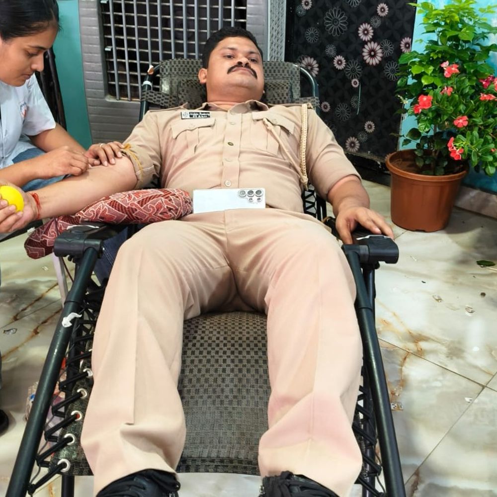 વાંસદા પોલીસ સ્ટેશનમાં રક્તદાન શિબિર:વિશ્વ રક્તદાતા દિવસે 280 યુનિટ રક્ત એકત્ર, નવો કીર્તિમાન સર્જાયો