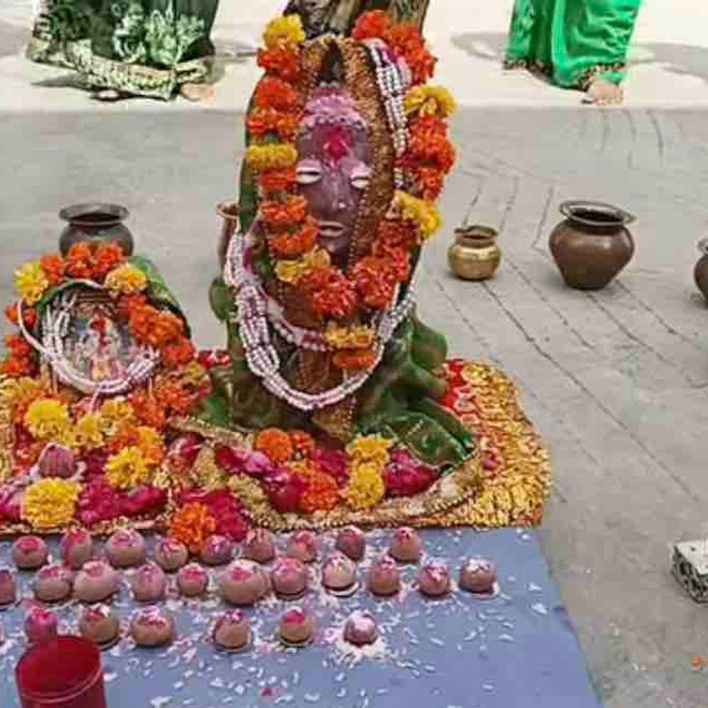 લાલપુરમાં બહેનો દ્વારા પુરૂષોત્તમ માસ કાર્યક્રમ:દૈનિક સત્સંગ, ભજન-કીર્તન અને રાસ-ગરબાનું આયોજન