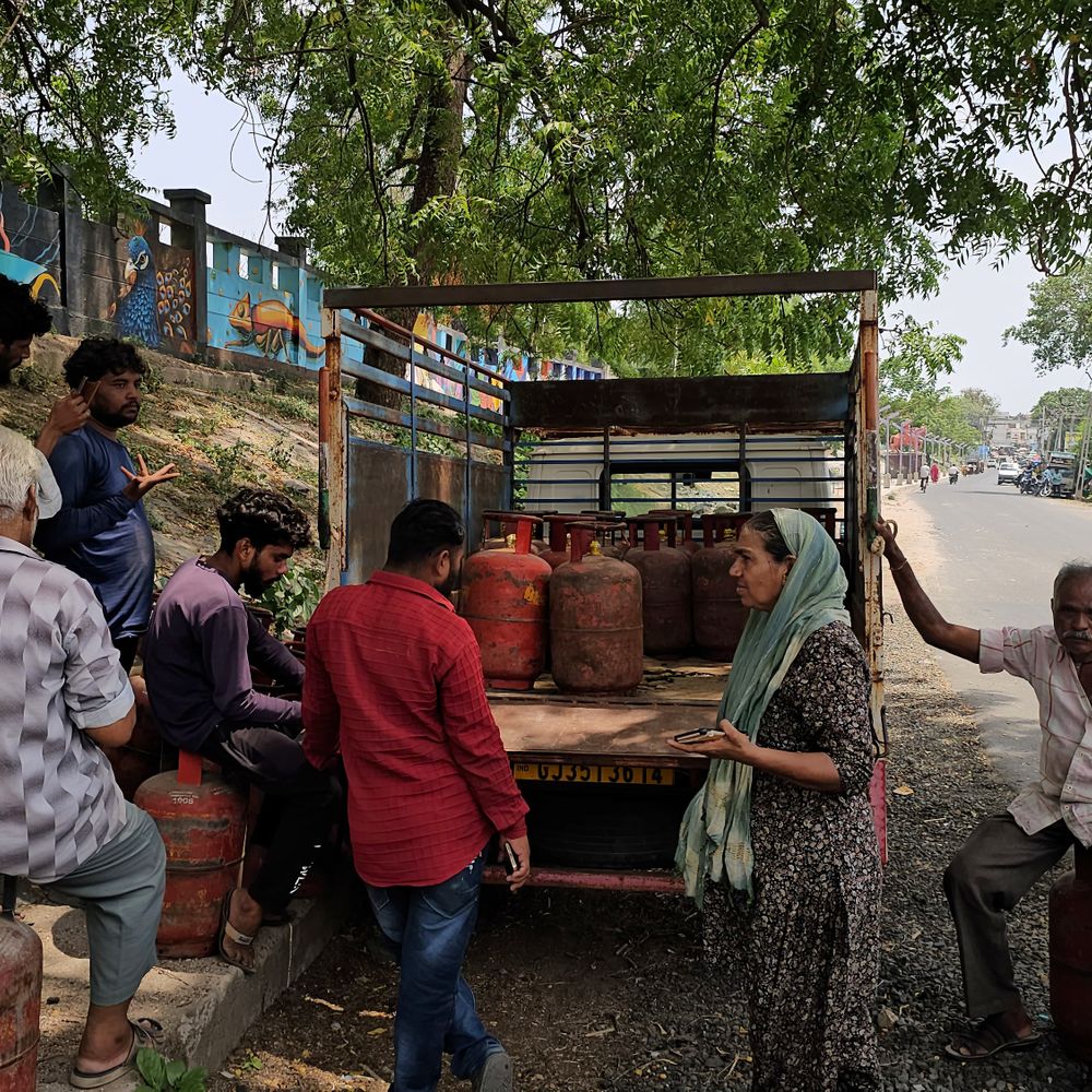 ભારત ગેસ એજન્સી દ્વારા હોમ ડિલિવરી કરવાની સૂચનાનો અનાદર