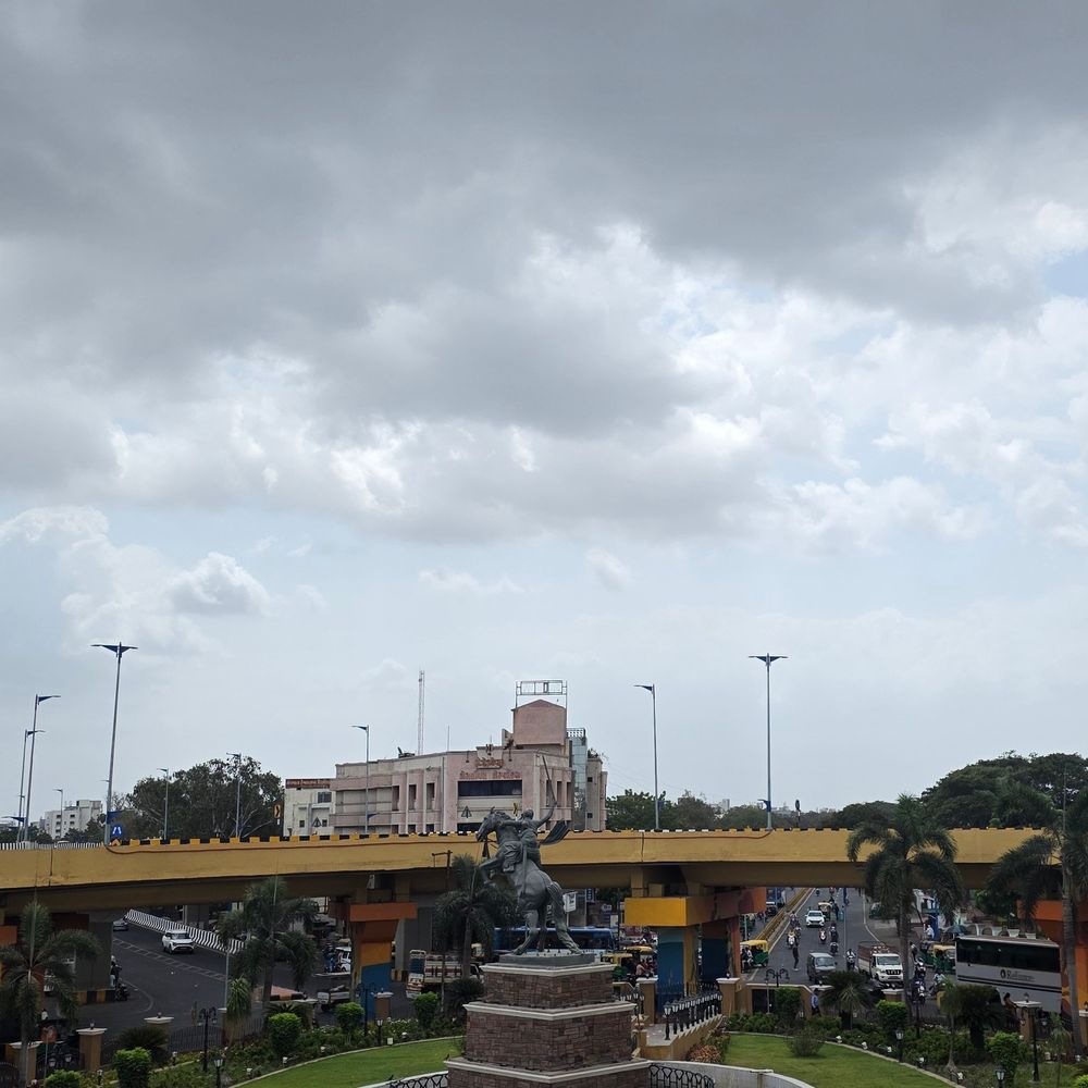 જામનગરમાં હવામાન પલટાયું, વાદળછાયું વાતાવરણ:ગરમીથી આંશિક રાહત, છૂટાછવાયા વરસાદની શક્યતા