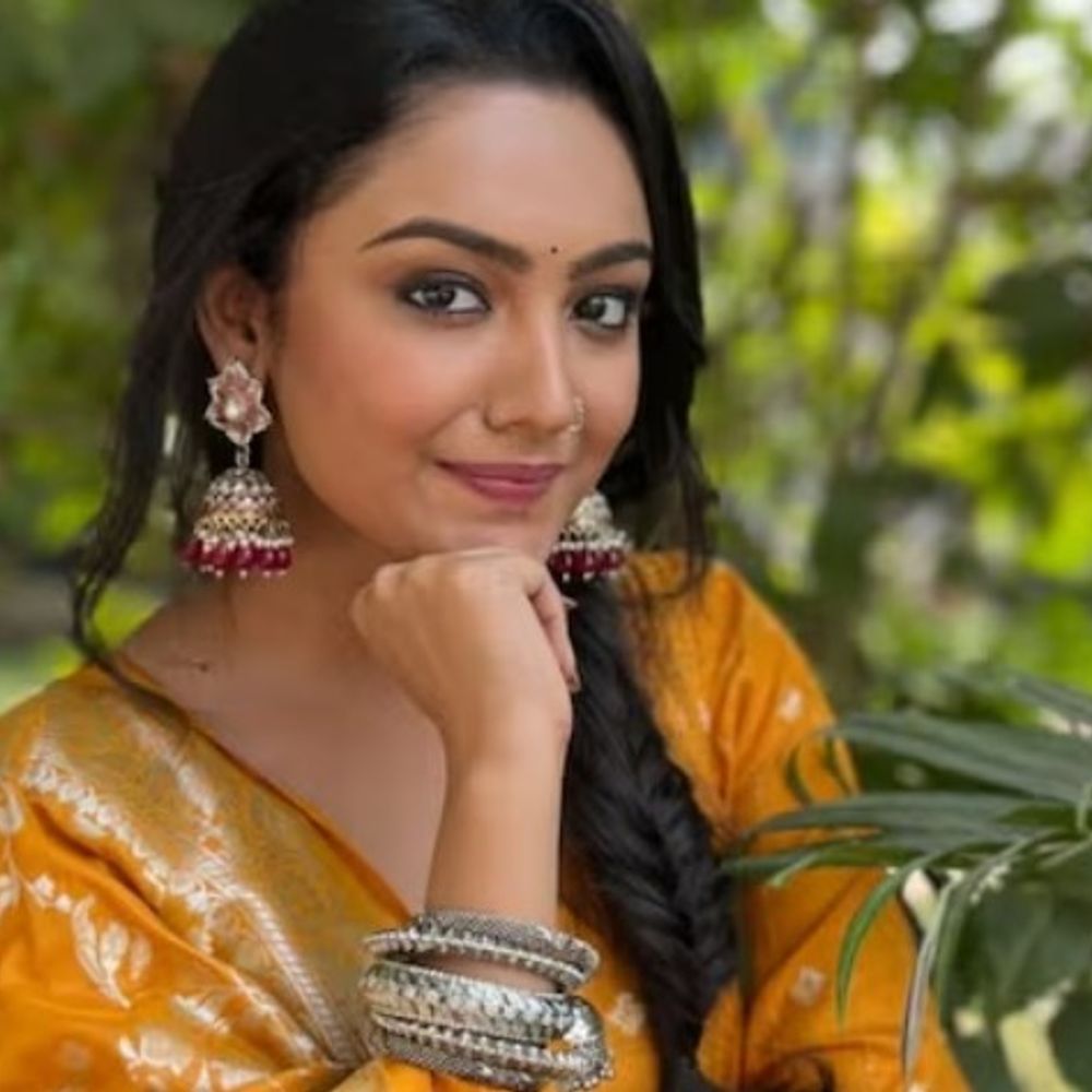 'છાવા' ફેમ સંચિતા ઉગલેએ આત્મહત્યા કરી:મોતના થોડા કલાકો પહેલાં ડાન્સ કરતી રીલ પોસ્ટ કરી હતી, ઘરમાં સાડીથી પંખે લટકી ફાંસો ખાધો