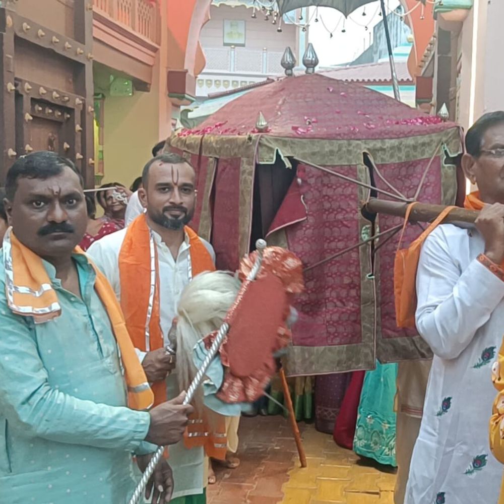 પાટણમાં અધિક માસની પૂર્ણાહુતિ:દ્વારકાધીશ અને બાલકૃષ્ણ મંદિરોમાં વિશેષ મનોરથ યોજાયા