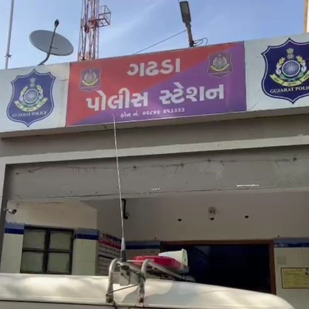 ગઢડામાં લાઠીદડ ગામનો યુવક હનીટ્રેપનો ભોગ બન્યો:2.48 લાખ પડાવ્યા, 7 સામે ગુનો નોંધાયો