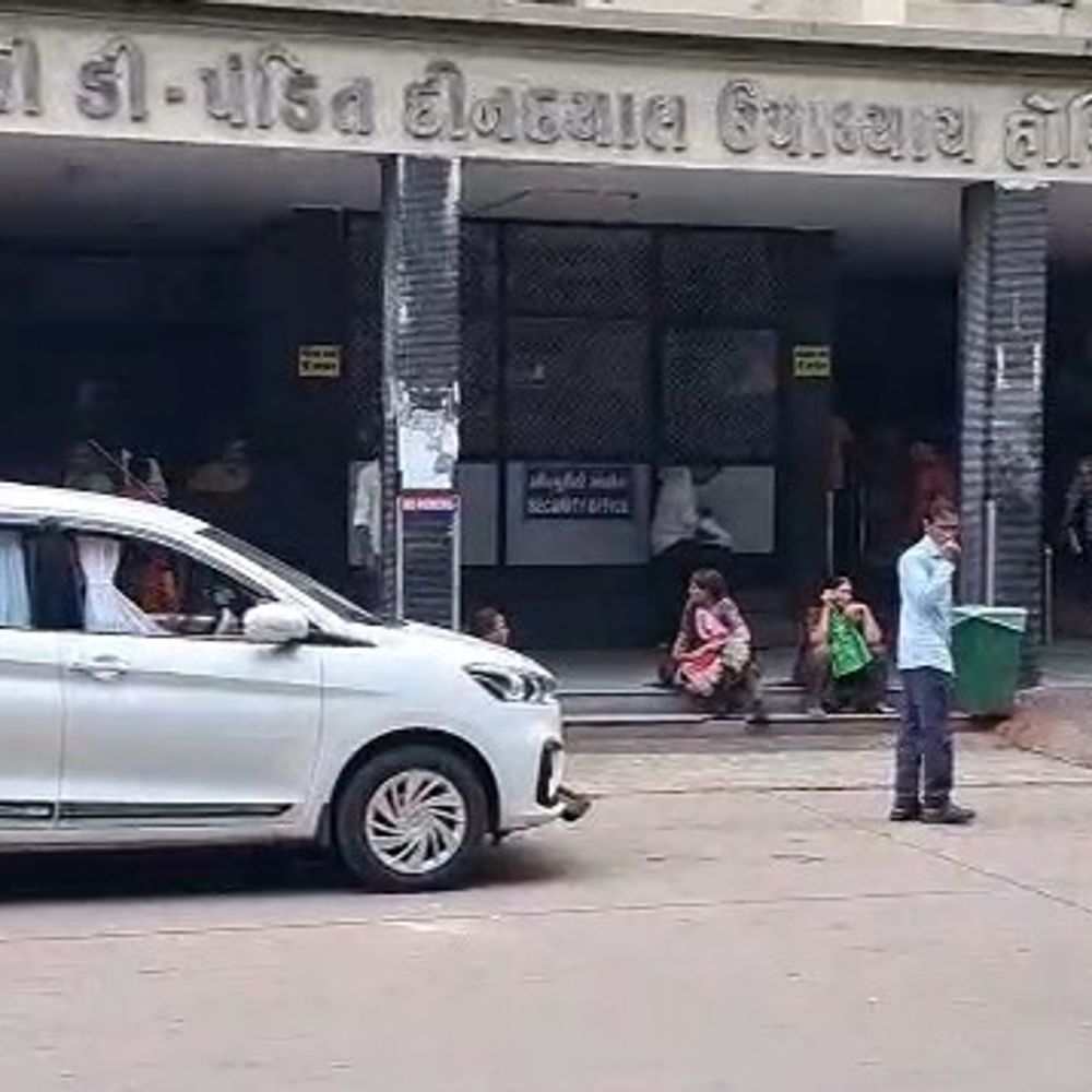 અંગત અદાવતમાં હૂમલામાં ઘવાયેલા મહિલાનું મોત:પારડીમાં મહિલાને છરીના 19 ઘા મારી પિતા - પુત્ર ફરાર થઈ ગયા