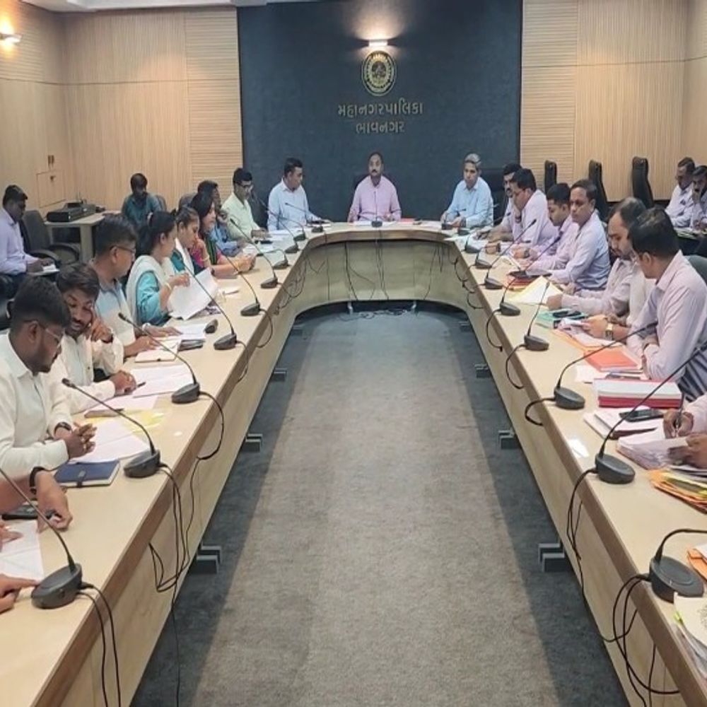 મહાનગરપાલિકાની પ્રથમ સ્ટેન્ડિંગ કમિટી યોજાઈ:101 કરોડના 142 કાર્યો કાર્યોને બહાલી અપાઈ, ઈ-બસના માસિક પાસના ભાવમાં ધટાડો; દિવ્યાંગોને માત્ર રૂ.100માં પાસ
