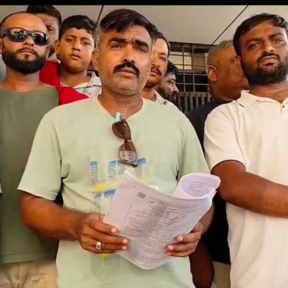 બોટાદમાં રિક્ષાચાલકોએ કલેક્ટરને આવેદનપત્ર આપ્યું:શહેરમાં રિક્ષા સ્ટેન્ડ ફાળવવા અને પરેશાની દૂર કરવા માંગ