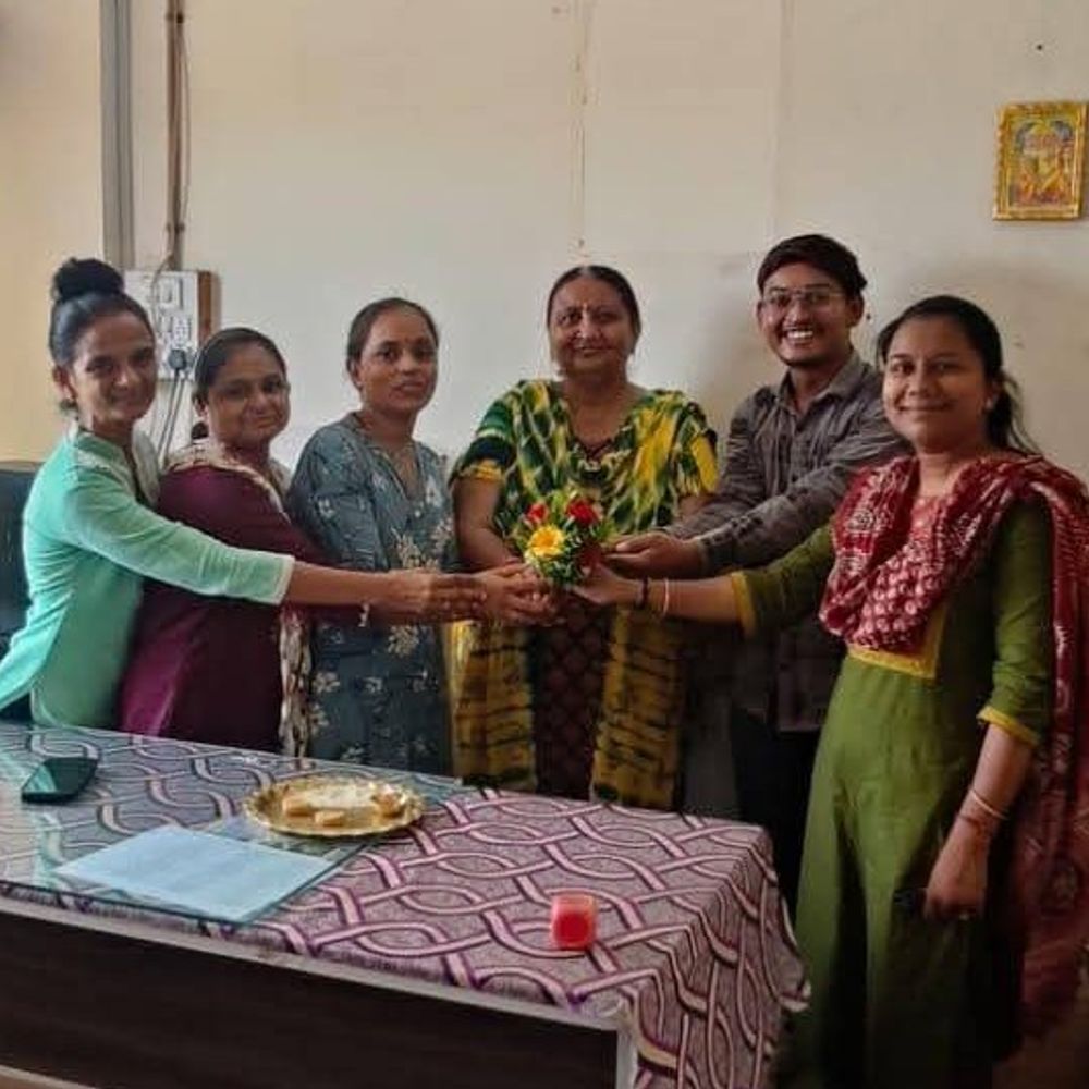 વઢવાણમાં નવા CDPO ગૌરીબેન અલગોતરે પદભાર સંભાળ્યો:આંગણવાડી કાર્યકરોએ સ્વાગત કર્યું, યોજનાઓના અમલીકરણ પર ભાર