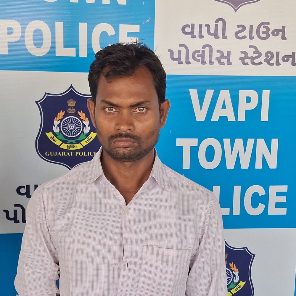 વાપીમાં 7 વર્ષ પહેલાંના એસિડ એટેકનો આરોપી ઝડપાયો:પોલીસે બાતમીના આધારે વોચ ગોઠવી વોન્ટેડને દબોચ્યો