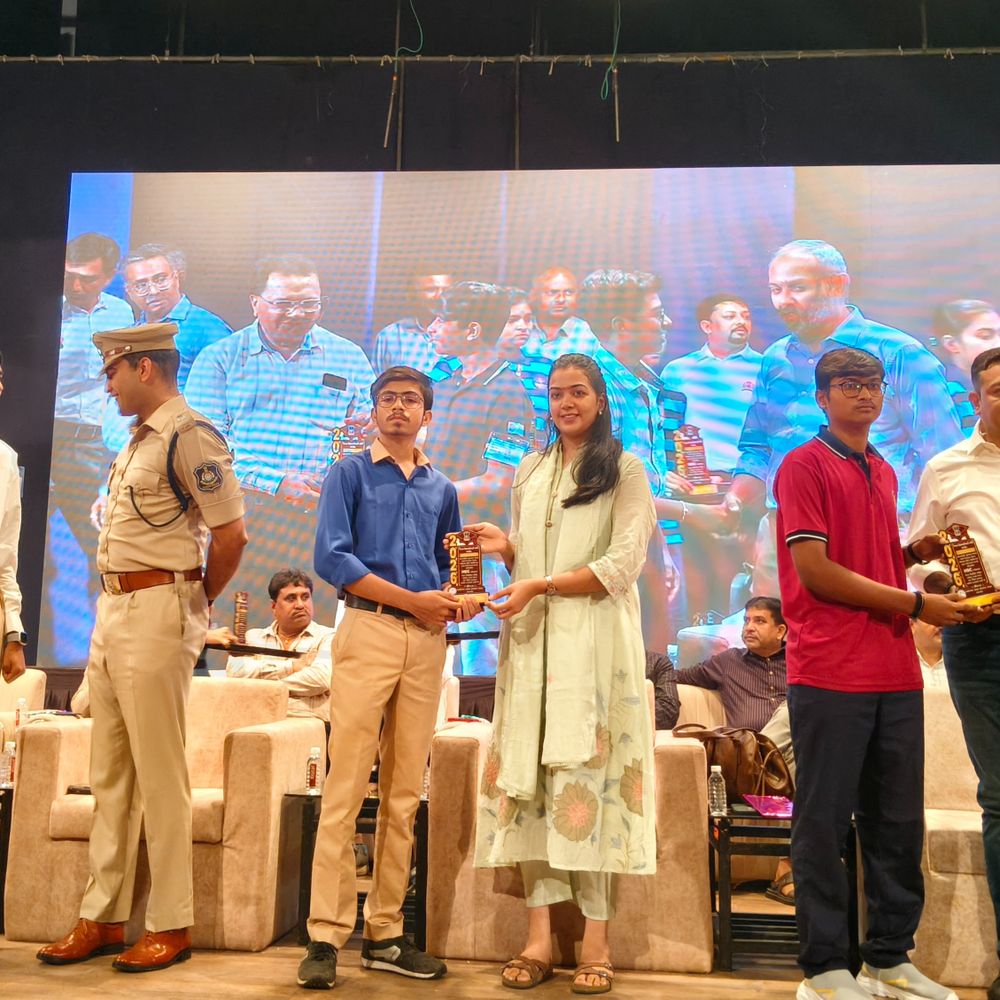 55%વાળા IAS બની શકે તો 90%વાળા શું કરી શકે:રાજકોટમાં બોર્ડના વિદ્યાર્થીઓના પ્રતિભા સન્માન સમારોહમાં રૂરલ SP ગુર્જરે મોટીવેટ કર્યા
