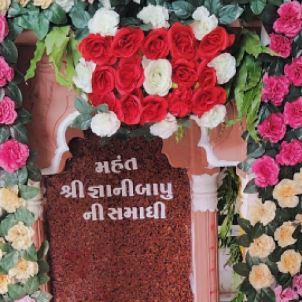 પાટણમાં મહંત જ્ઞાની બાપુની સમાધિ પાદુકા પ્રતિષ્ઠા:રંગીલા હનુમાન મંદિરે ધાર્મિક મહોત્સવ યોજાયો