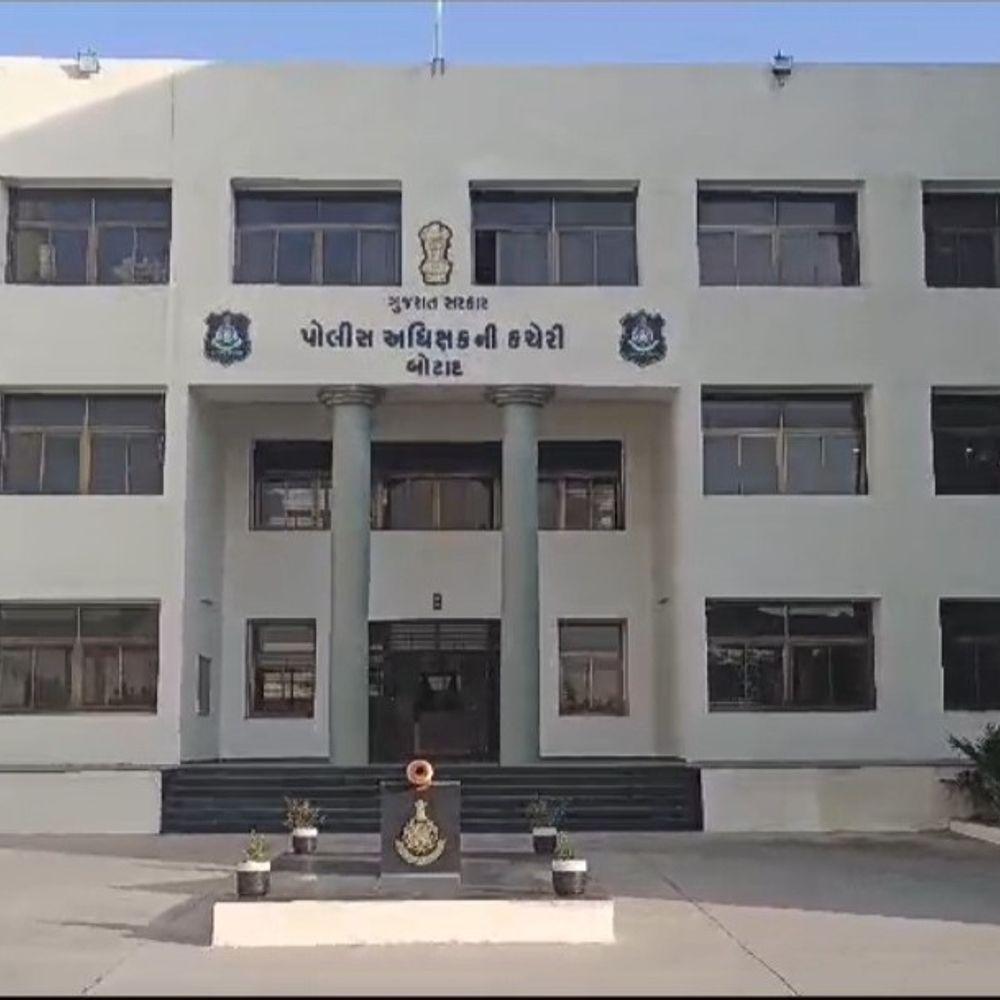બોટાદમાં 11 PSI ની આંતરિક બદલીઓ:જિલ્લા પોલીસ વડા ધર્મેન્દ્ર શર્માએ આદેશ કર્યો;કાયદો વ્યવસ્થા વધુ સુદ્રઢ બનાવાશે