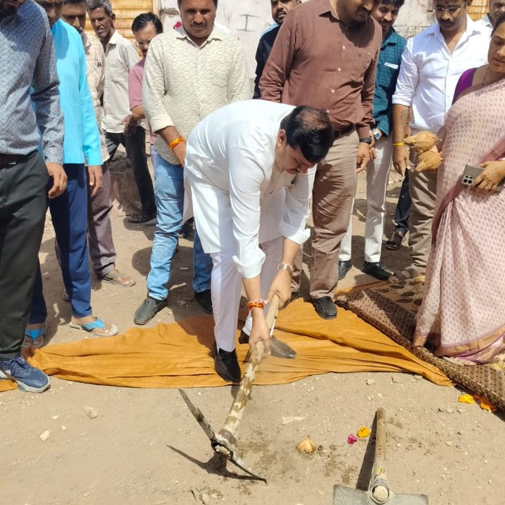 સુરેન્દ્રનગરના વોર્ડ 11માં વિકાસકાર્યોનો પ્રારંભ:નવા સી.સી. રોડના કામોનું ખાતમુહૂર્ત કરાયું