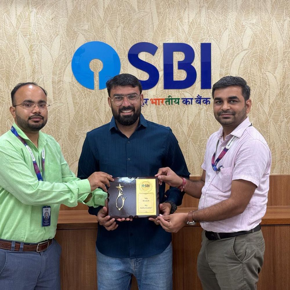 સિધ્ધપુર SBI બેન્કે 'માય બ્રાન્ચ માય એમ્બેસેડર' કાર્યક્રમ યોજ્યો:ઉદ્યોગપતિ અને કોર્પોરેટર આમીરખાન પઠાણ બ્રાન્ડ એમ્બેસેડર બન્યા