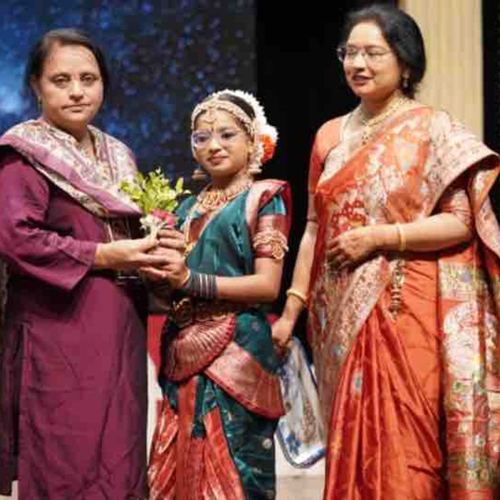 જામનગરની 11 વર્ષીય આરુષી દવેએ ભરતનાટ્યમમાં આરંગેત્રમ કર્યું:GBS બીમારીને માત આપી મેળવી અપ્રતિમ સિદ્ધિ
