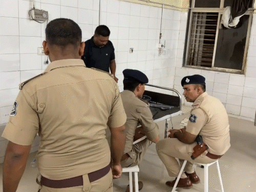 પ્રેમસંબંધની આશંકાએ અપહરણ, છોડાવવા ગયેલી પોલીસ ટીમ પર હુમલો, PSI સહિત 3 ઘાયલ