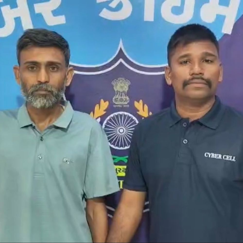 શેર માર્કેટમાં 390% નફાની લાલચ આપી 5.99 લાખની ઠગાઈ:2.72 કરોડના ટ્રાન્ઝેક્શન ધરાવતું બેંક એકાઉન્ટ ભાડે આપનાર પંકજ રામાણી જેલભેગો, વોટ્સએપ ગ્રુપ અને બનાવટી વેબસાઈટથી ભેજાબાજનો ખેલ