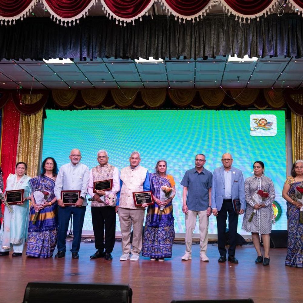 ન્યૂયોર્કમાં ગુંજ્યો ગુજરાતીઓનો ભવ્ય ઉત્સવ:ઇન્ડો-અમેરિકન સિનિયર સિટીઝન સેન્ટરની 30મી વર્ષગાંઠની યાદગાર ઉજવણી; કલા, સંગીત અને સન્માનની અદભુત વણઝાર