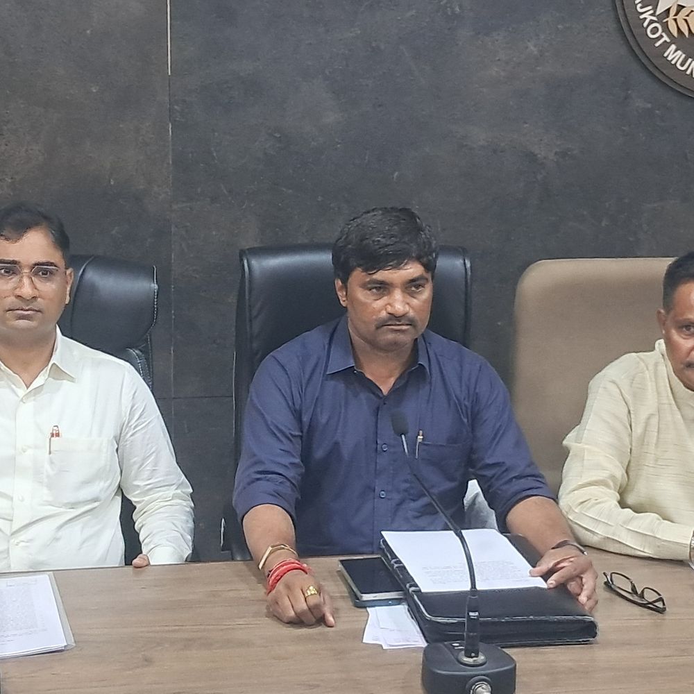 મનપા સ્ટેન્ડિંગ કમિટીનો ઐતિહાસિક નિર્ણય:રાજકોટમાં કોન્ટ્રાકટ પરનાં 22 શાખાનાં 51 વાહનોને બ્રેક લગાવાઈ, વાર્ષિક રૂ. 1.89 કરોડ બચશે, રેસકોર્સ રિંગરોડનાં લાઈટિંગ માટેનો ખર્ચ નામંજૂર