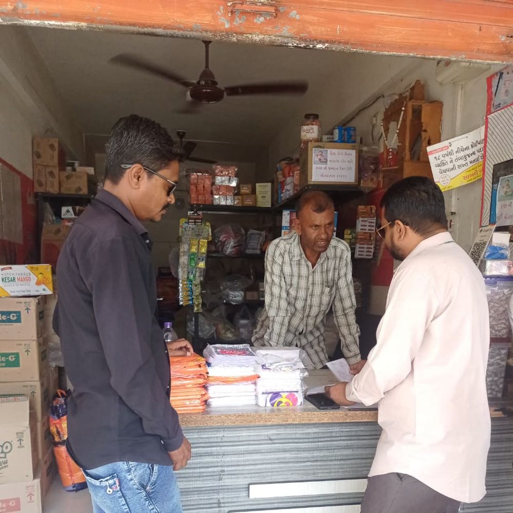 પ્લાસ્ટિક જપ્ત, દંડ ફટકાર્યો: મનપાની કાર્યવાહી, કાપડની થેલી વાપરવા સૂચના.