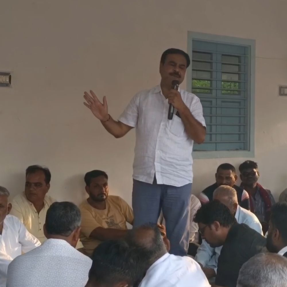 'અગર બચાવો, અગરિયા બચાવો' અભિયાન અંતર્ગત સભા યોજાઈ:પૂર્વ MLA નૌશાદ સોલંકીની આગેવાની હેઠળ અગરિયાઓની જમીન સોદા સામે ઉગ્ર આંદોલનની રણનીતિ ઘડાઈ