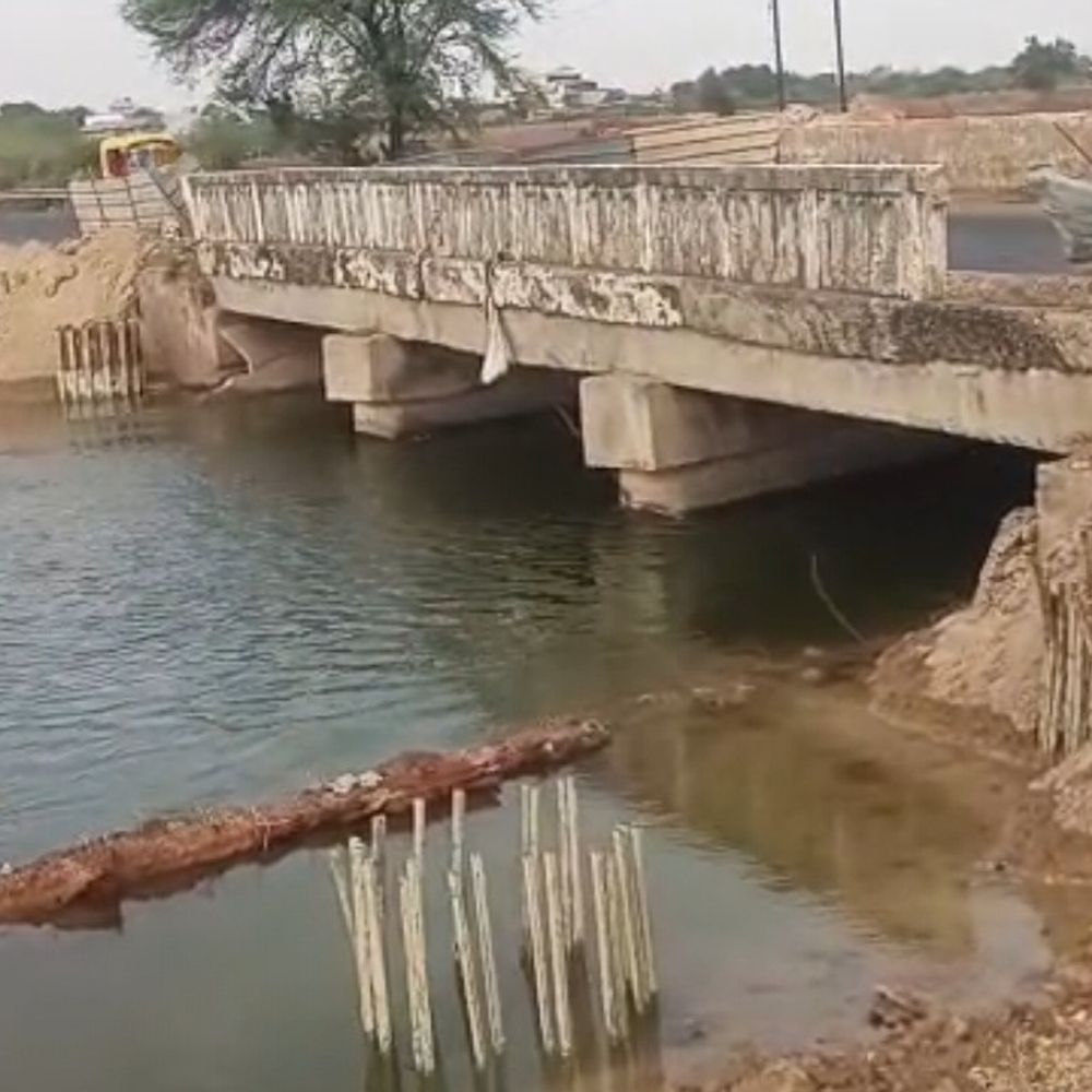 પાટડીની માલવણ કેનાલ પર પુલનું કામ ચાલુ અને પાણી છોડાયું:ખેડૂત આગેવાને વિડીયો વાયરલ કરી તંત્રની બેદરકારી સામે આક્રોશ વ્યક્ત કર્યો