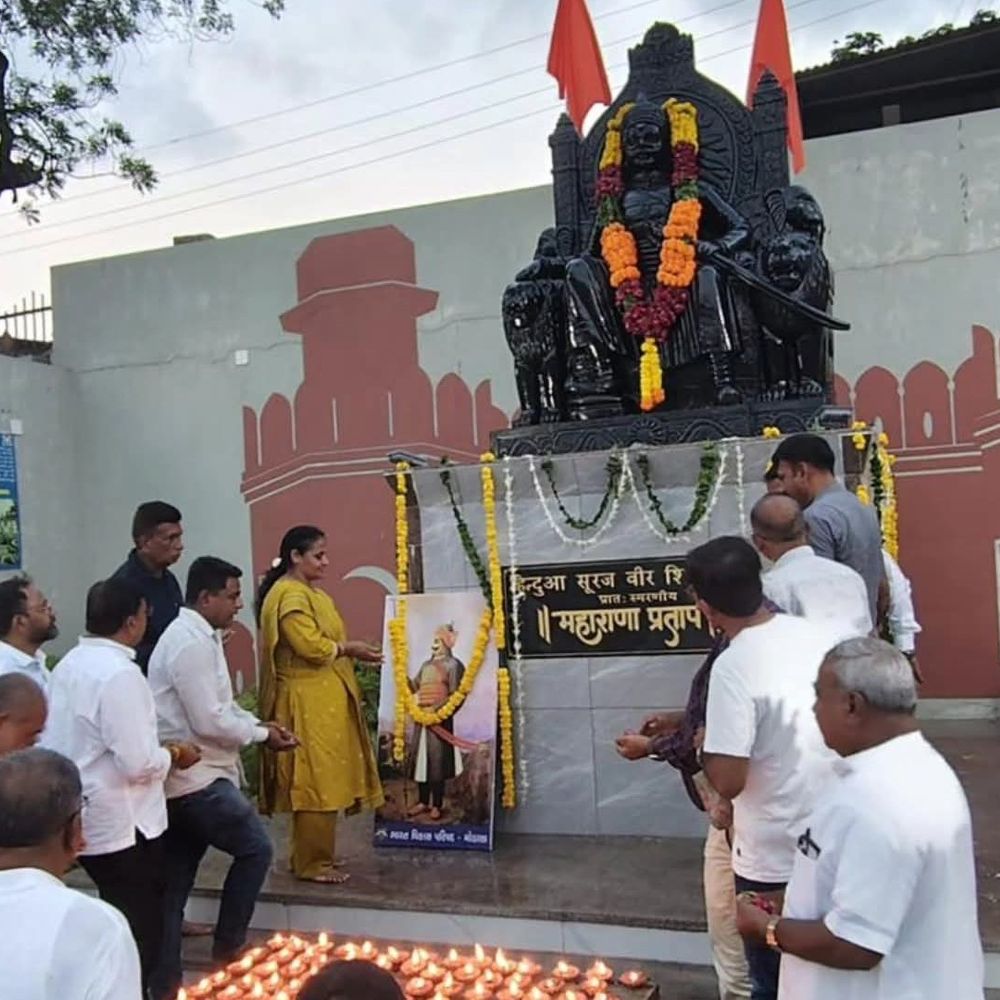 મોડાસામાં મહારાણા પ્રતાપ જયંતિની ભવ્ય ઉજવણી:ભારત વિકાસ પરિષદ દ્વારા બાઈક રેલી અને ઓધારી તળાવે મહાઆરતી