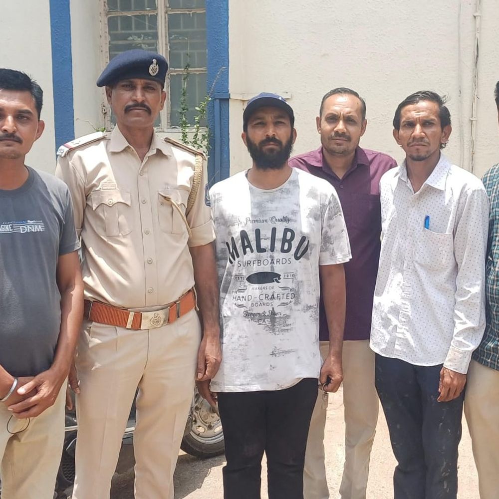જોરાવરનગર પોલીસે ગુમ બાળકને શોધી કાઢ્યો:નેત્રમ કેમેરાની મદદથી પરિવારને પરત સોંપાયો