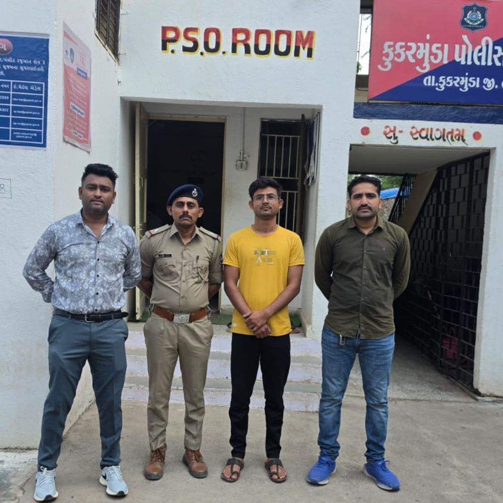 કુકરમુંડા પોલીસે મોટરસાયકલ ચોરીનો વોન્ટેડ આરોપી ઝડપ્યો:મટાવલ ચેક પોસ્ટ પરથી આરોપી સોનુ ઉર્ફે શાહરુખ પઠાનની ધરપકડ