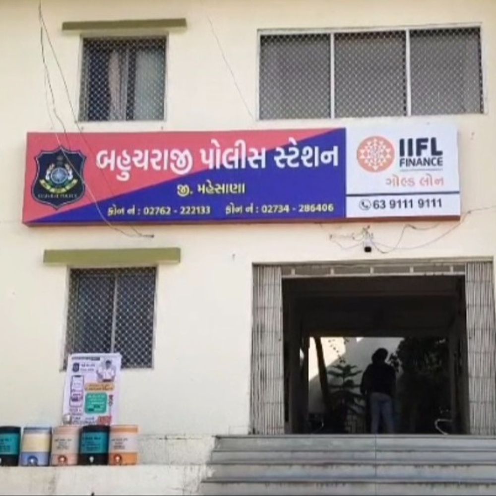 બહુચરાજીના સાંપાવાડાની સીમમાંથી બે ખેતરમાં તસ્કરોએ તરખાટ મચાવ્યો:બોરના કેબલ અને ઝાટકા મશીન મળી રૂ.33,800ની ચોરી કરીને રફૂચક્કર