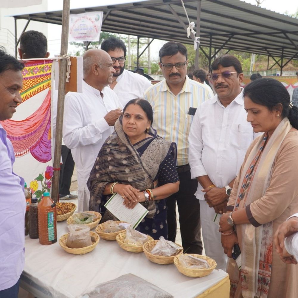 મહીસાગરમાં પ્રાકૃતિક કૃષિ પરિસંવાદ યોજાયો:ખેડૂતોને રાસાયણિક ખેતી છોડી પ્રાકૃતિક ખેતી અપનાવવા આહ્વાન,આધુનિક કૃષિ પદ્ધતિઓથી અવગત કરાવાયા