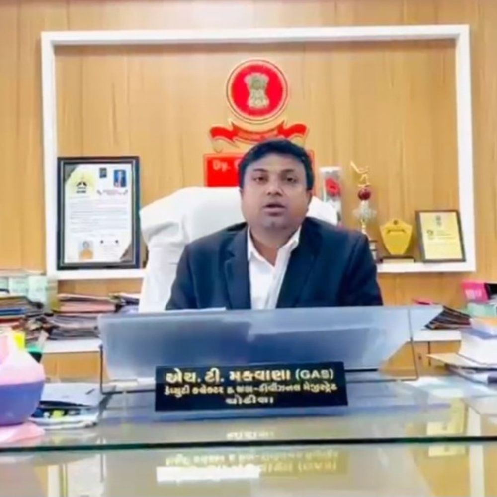ચોટીલામાં MRP કરતાં વધુ ભાવ વસૂલતી 5 હોટલો સામે કાર્યવાહી:નાયબ કલેક્ટરની ટીમે રૂ.50 હજારનો દંડ કર્યો, ફરી નિયમભંગ થશે તો હોટલો સીલ કરવાની ચેતવણી