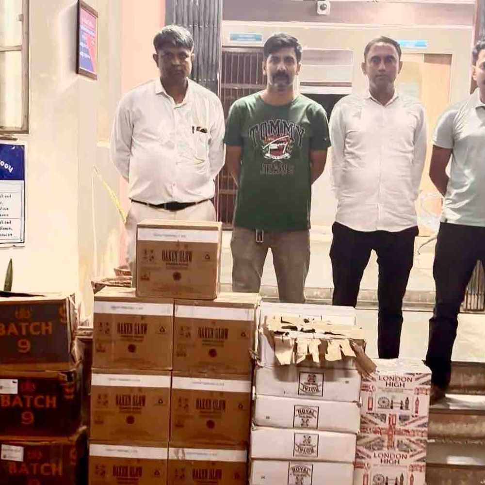 બનાસકાંઠા LCBએ ડીસા નજીક દારૂની હેરાફેરી ઝડપી:વર્ના ગાડીમાંથી 810 બોટલ વિદેશી દારૂ જપ્ત, ચાલક ફરાર