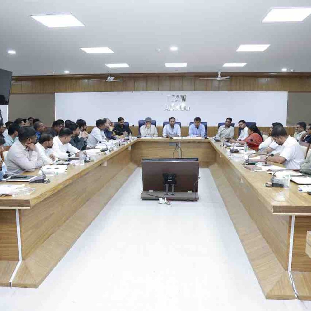 ગોપાલ ઈટાલિયા સંકલન સમિતિની બેઠકમાં ગેરહાજર:વિકાસકાર્યો, જનહિતના પ્રશ્નો અને પ્રવાસન ક્ષેત્રે ચર્ચા;વહીવટીતંત્રને જરૂરી માર્ગદર્શન અપાયું