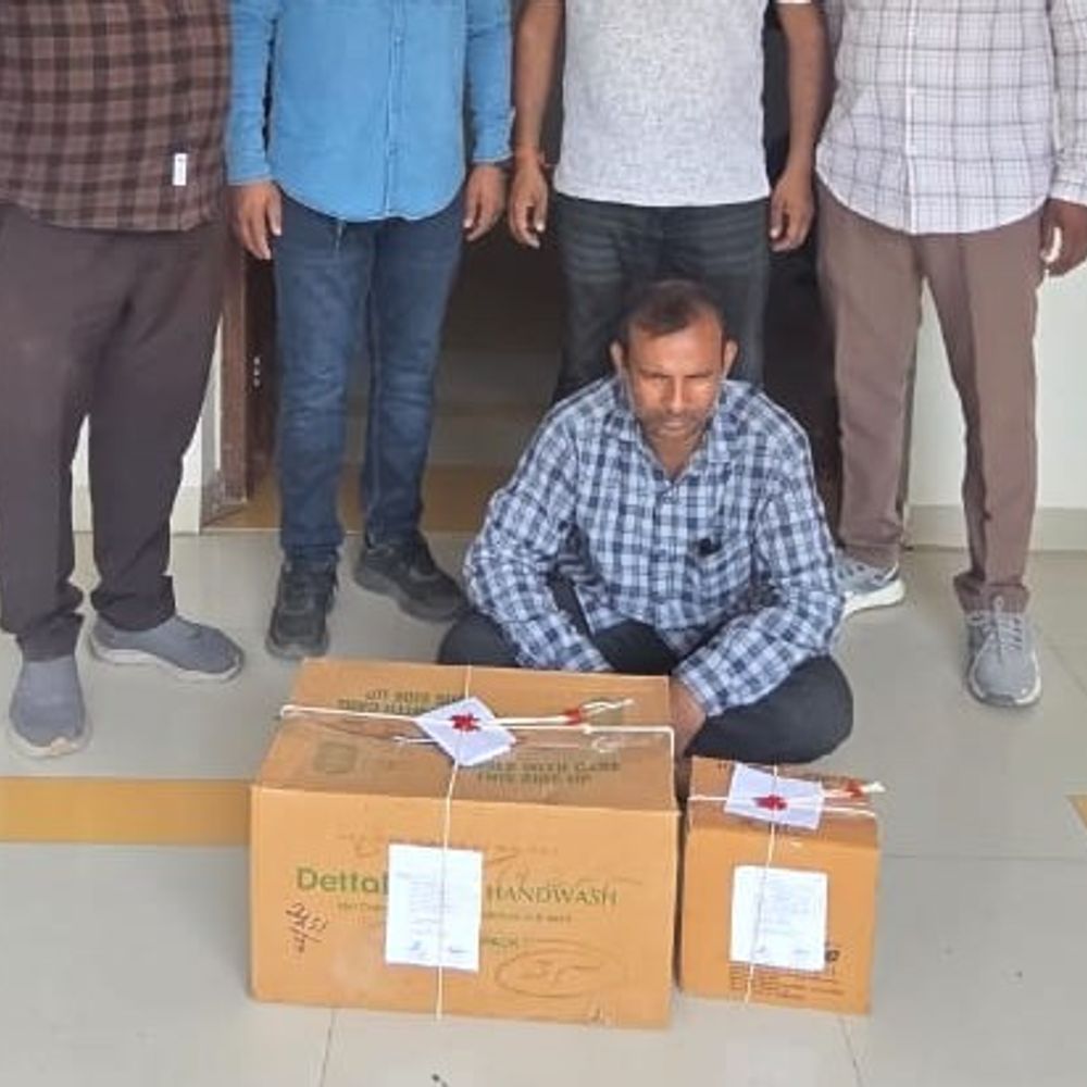 ચુડાના છલાળામાં બોગસ ડોક્ટર ઝડપાયો:SOGએ ડિગ્રી વગર એલોપેથીક દવા આપતા શખ્સને પકડ્યો