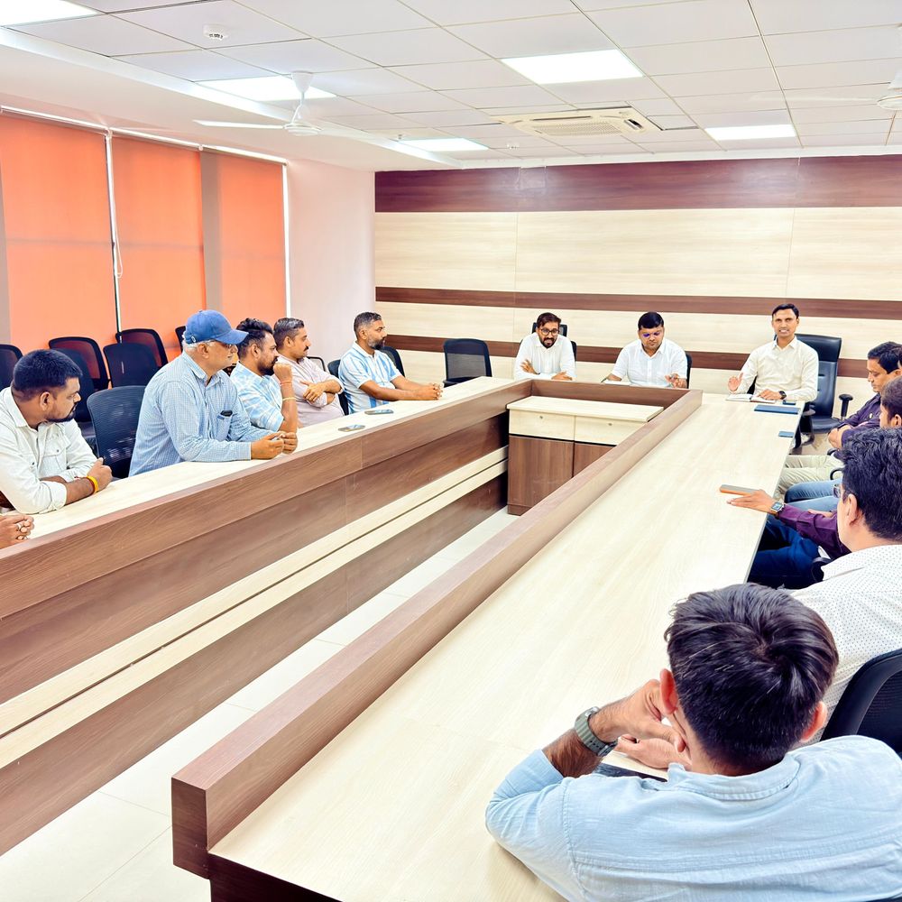હિંમતનગર નગરપાલિકામાં પ્રી-મોન્સૂન કામગીરી અંગે બેઠક:બાંધકામ સમિતિ ચેરમેનની અધ્યક્ષતામાં તંત્ર-કોન્ટ્રાક્ટરોને સંકલનનો અનુરોધ