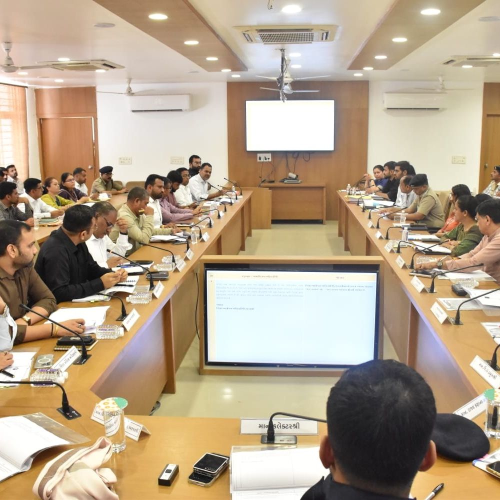 અરવલ્લીમાં કલેક્ટરના અધ્યક્ષસ્થાને સંકલન-ફરિયાદ સમિતિની બેઠક:જિલ્લાના હિત અને પ્રશ્નોના સમાધાન માટે ચર્ચા કરાઈ